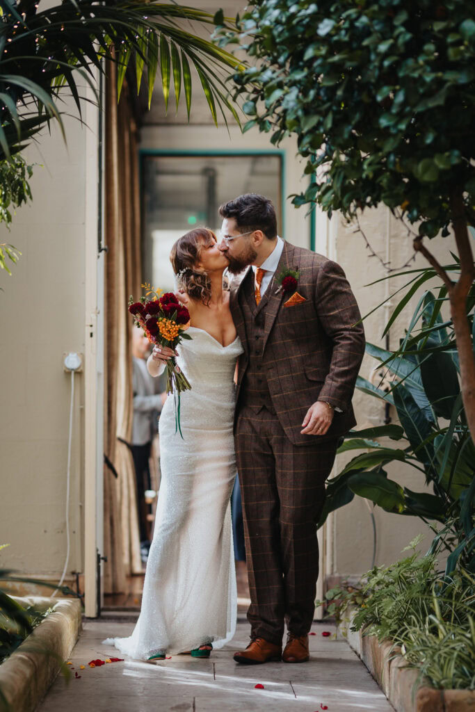 Prestwold Hall newly married second kiss